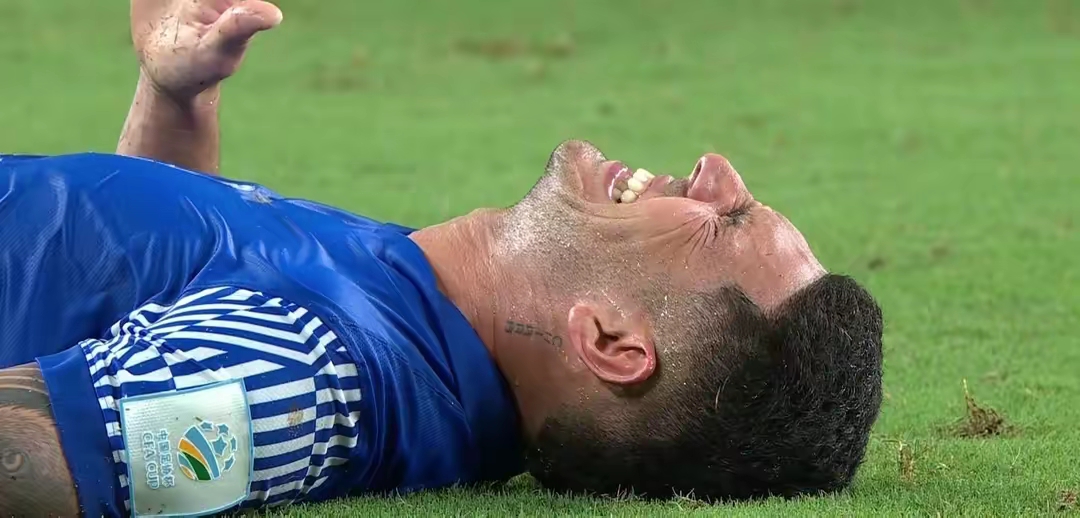 欧联赛前走向成谜，上海申花队长鼓劲，赛场秩序良好，团队化学反应显著 -米兰体育