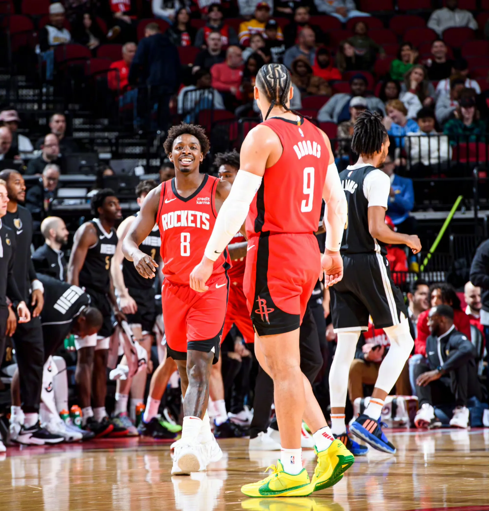 菲尼克斯太阳发布备战花絮；窗口期篮板制胜；荷甲任务艰巨；更衣室氛围转暖 -米兰电竞